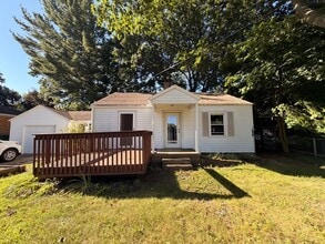 Building Photo - 446 Fontenelle St SE