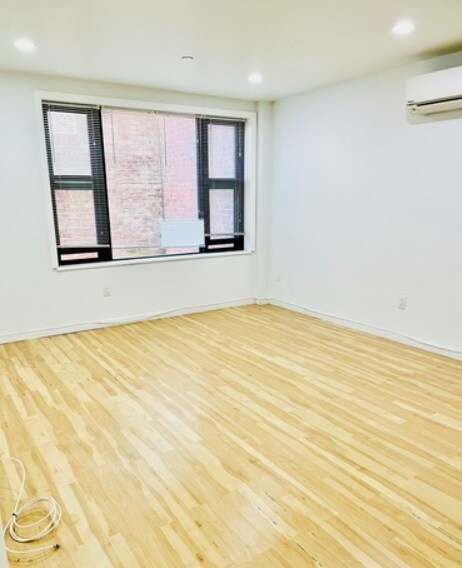 Foto del edificio - 48 Davis Ave