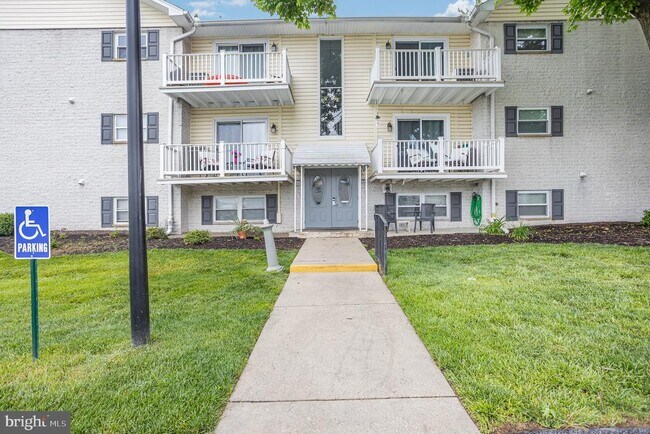 Foto del edificio - 2 Warren Lodge Ct