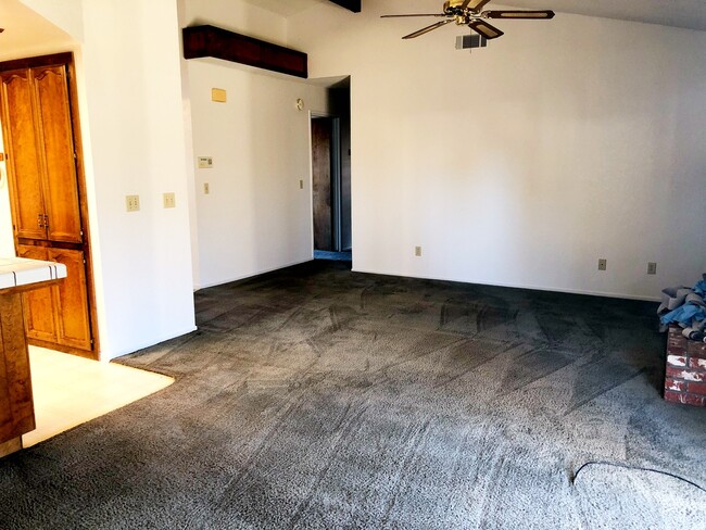 Foto del edificio - 1635 E Eastbrook Ave