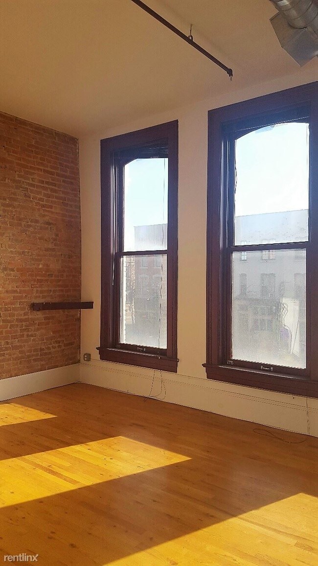 Foto del edificio - 1 br, 1 bath  - 208 W Michigan Ave Apt 2I