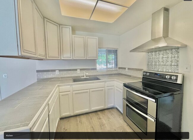 Building Photo - 2791 Kern Ave