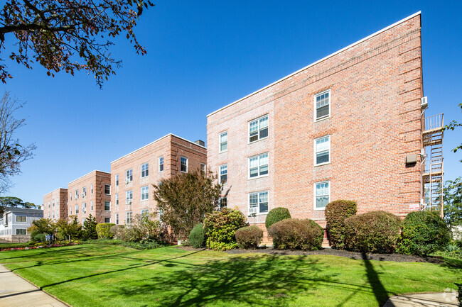 Smith St. Gardens - Apartments in Freeport, NY | Apartments.com