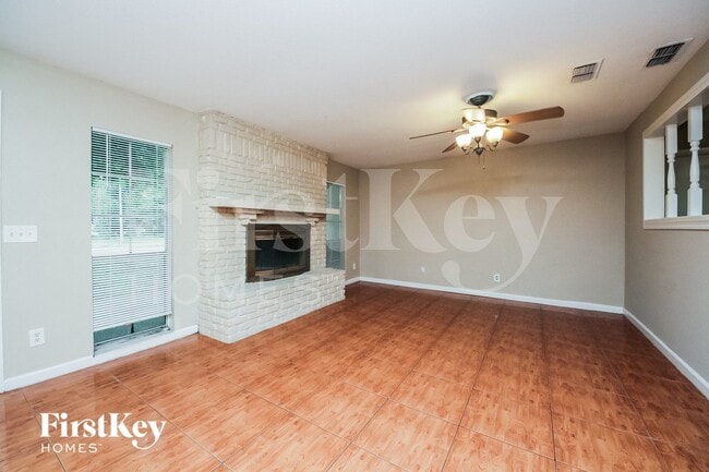 Foto del edificio - 2390 Meadow Ln