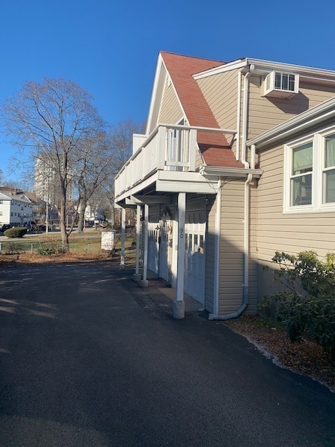 Building Photo - 90 Elm St