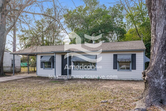 Building Photo - 215 Johns Rd