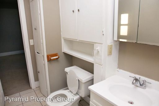 Building Photo - 607 3rd St NE