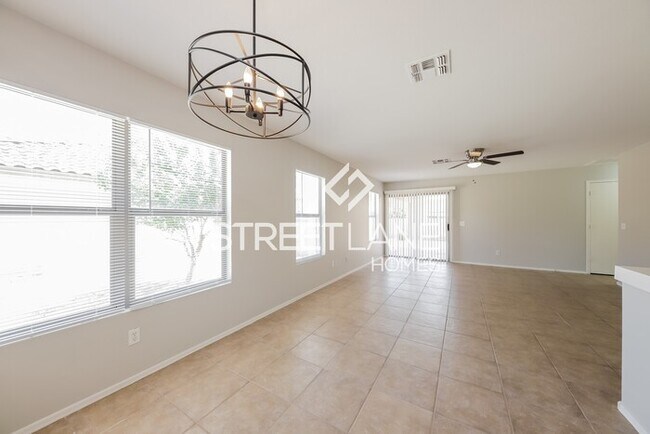 Foto del edificio - NOW OFFERING THE FIRST FULL MONTH FREE!!