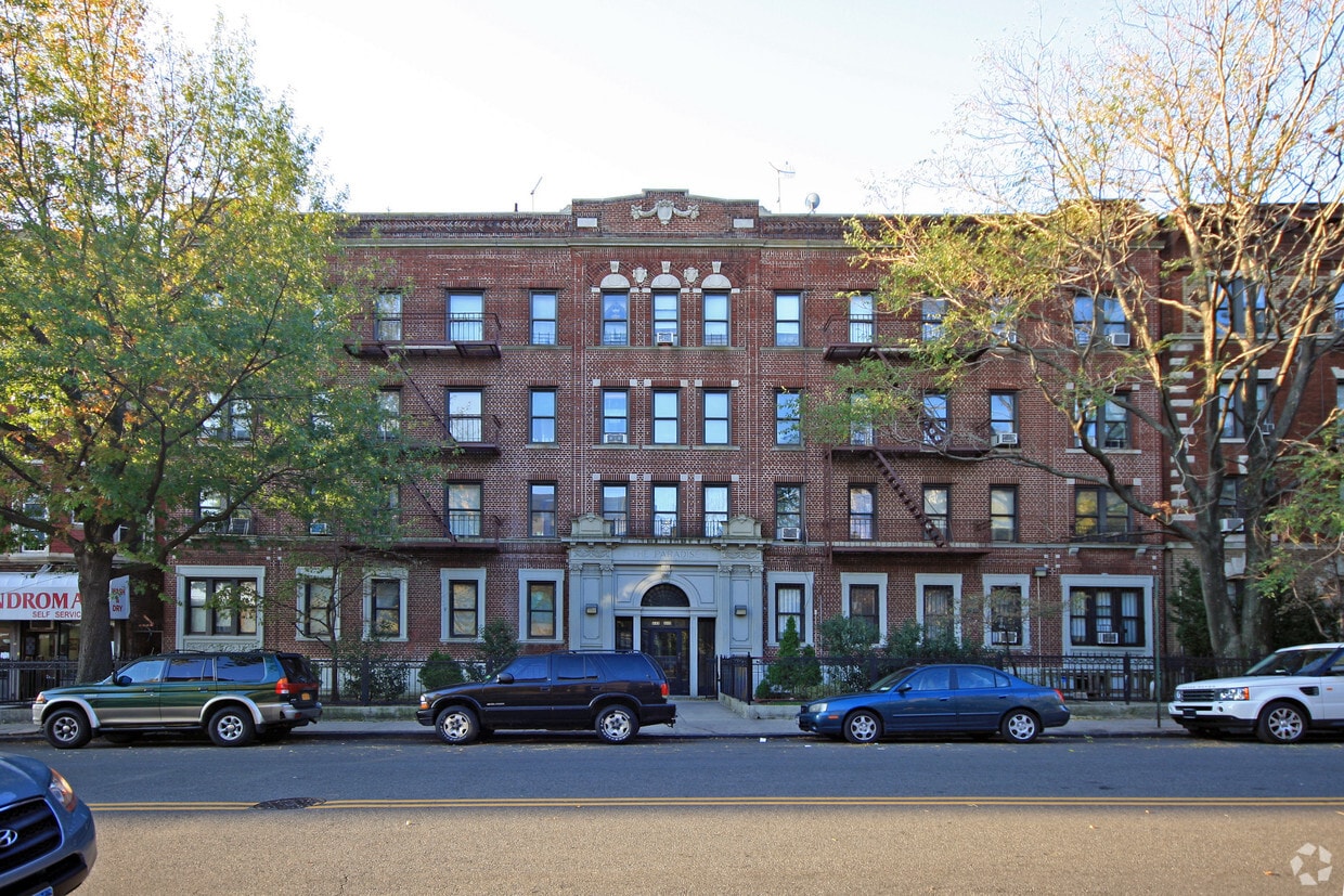 Primary Photo - 446 Saint John Pl