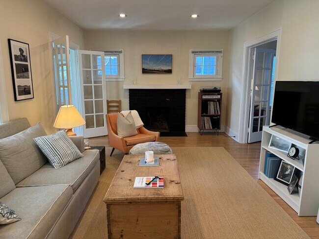 Foto del edificio - 2409 N Upton St