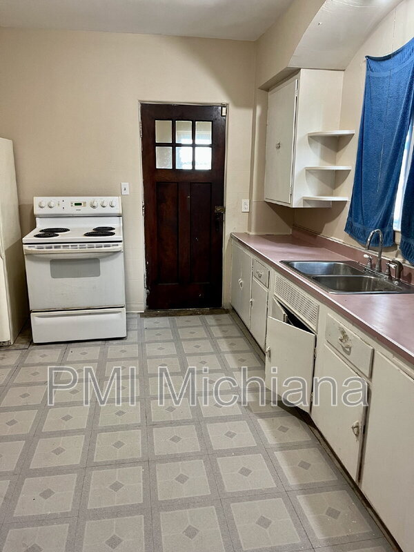 Foto del edificio - 338 N Olive St