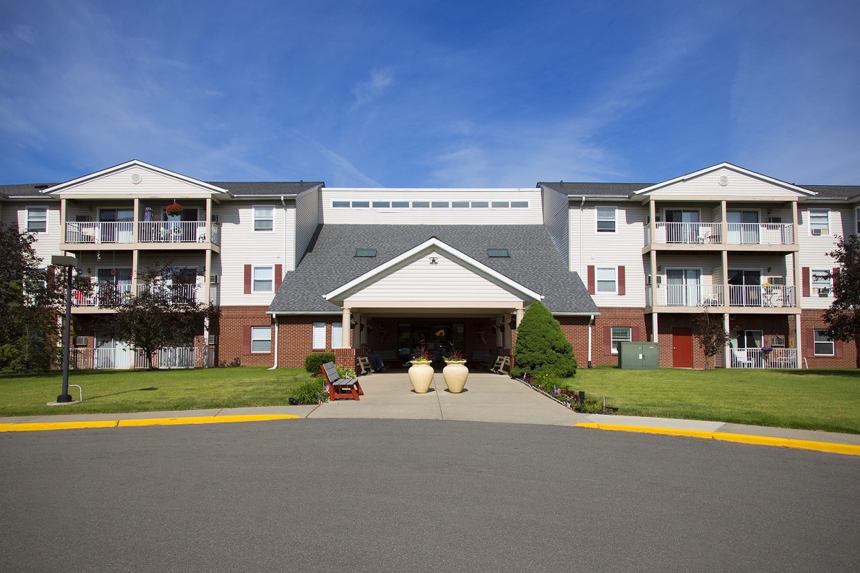 The Meadows of Auburn Hills Senior Community Apartments - Auburn Hills ...