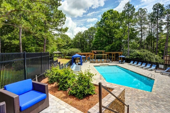 Building Photo - 700 Riverchase Apartments
