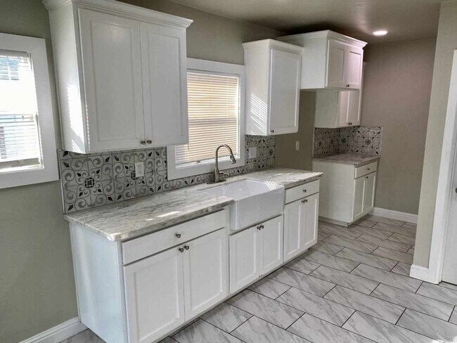 Building Photo - Completely Remodeled 2/1 near Tower District