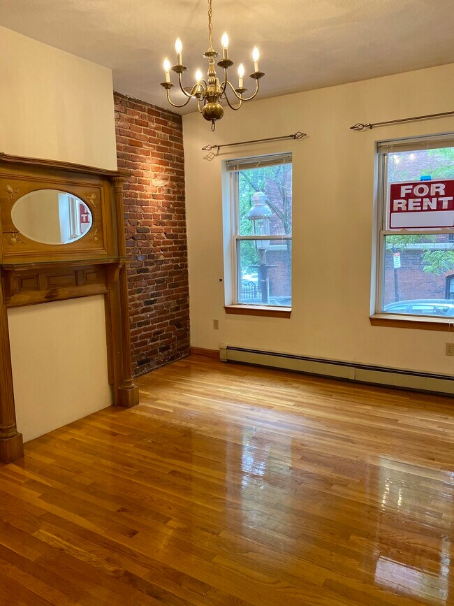 Building Photo - 67 Baldwin St