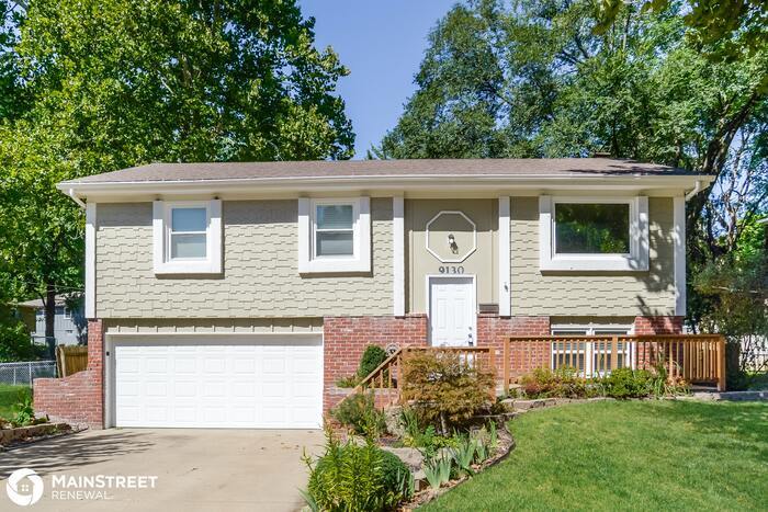 Primary Photo - 9130 GRANT LN, OVERLAND PARK, KS 66212