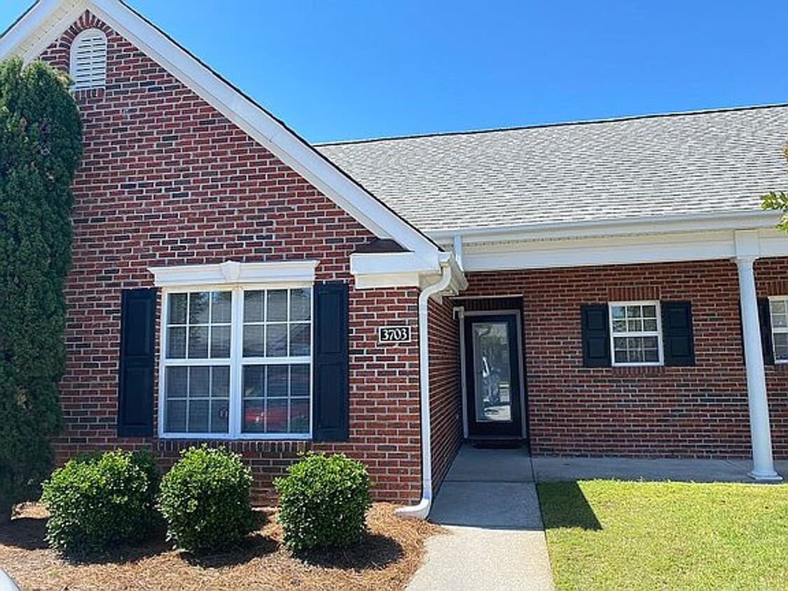 Primary Photo - Nice Townhome, Great Location