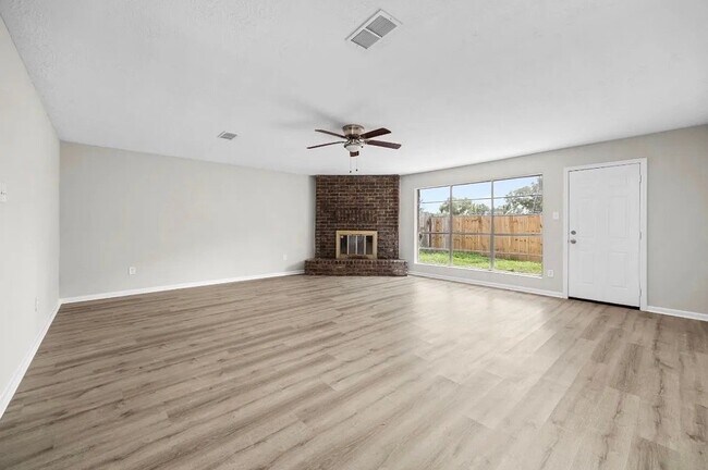 Foto del edificio - 16523 Loch Maree Ln