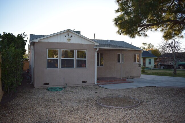 Foto del edificio - 726 Glenoaks Blvd
