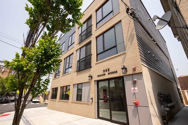 Building Photo - 242 Beacon Ave