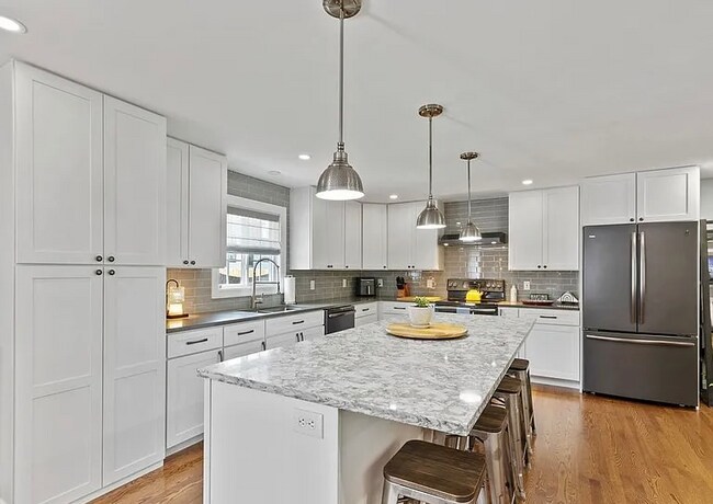 Foto del edificio - 7597 Manor Ln