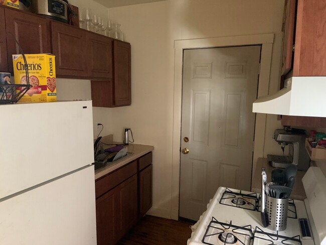 Kitchen - 2635 N Spaulding Ave