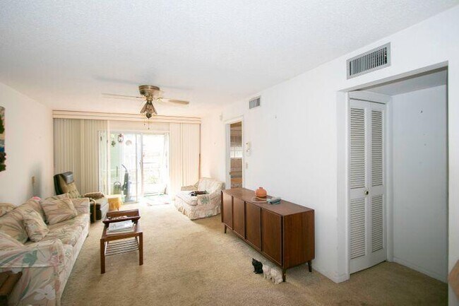 Foto del edificio - 410 W Palm St