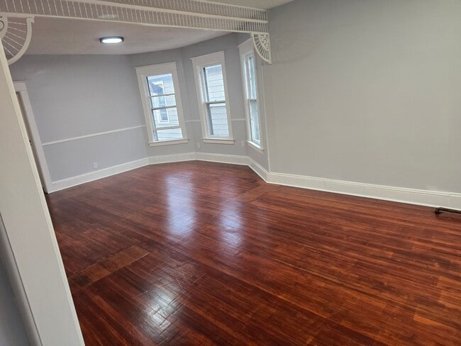 Building Photo - Charming 3BR Duplex in Schenectady