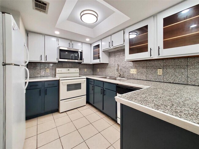 Building Photo - 8418 Fathom Cir
