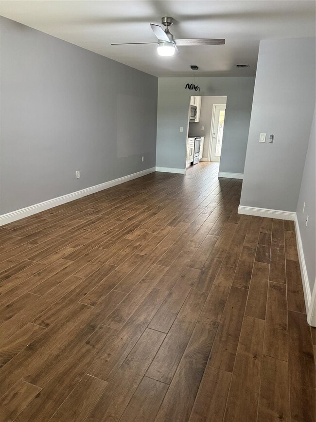 Building Photo - 315 SE 23rd Ave