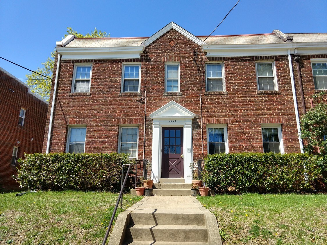 Front - 2224 40th Street