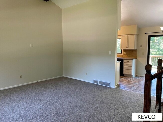 Building Photo - Elegant and Spacious Home!