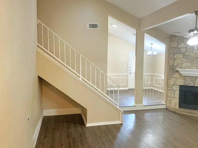 Foto del edificio - 1302 Brookmeadow Ct