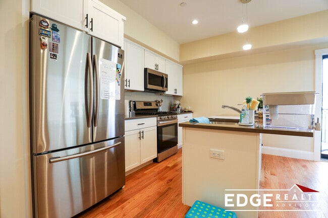 Building Photo - 15 Etna St