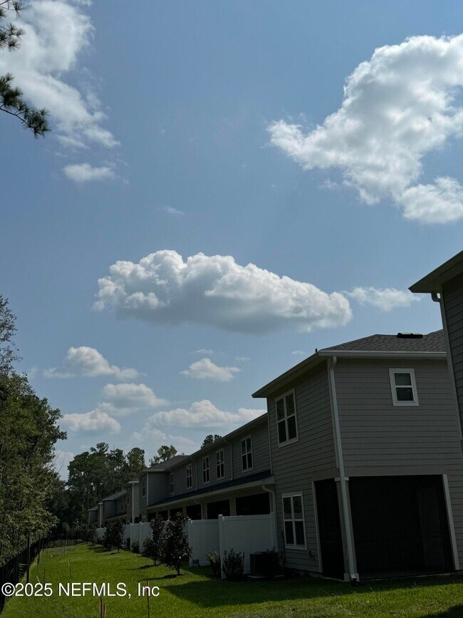 Foto del edificio - 4302 Leeward Breeze Lp