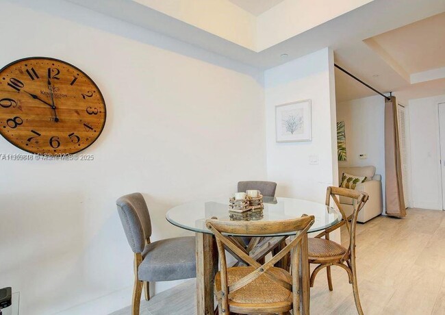 Foto del edificio - 121 NE 34th St