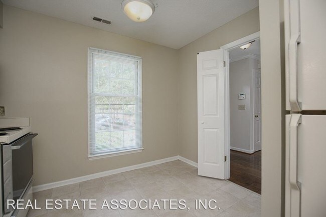 Building Photo - 2 br, 2.5 bath House - 3117 Coachmans Way