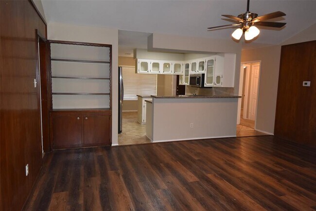 Building Photo - 403 Christina Ln