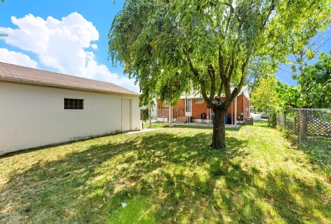 Building Photo - 3938 Halsey Pl