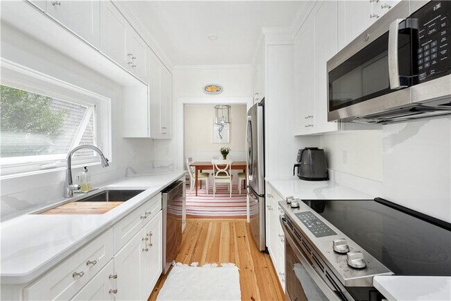 Building Photo - 37 Almy St