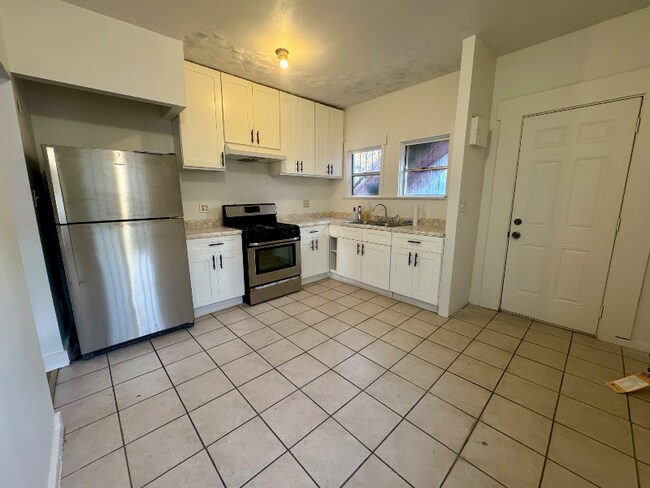 Building Photo - 250 W 49th St