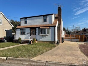 Building Photo - 215 Karsey St