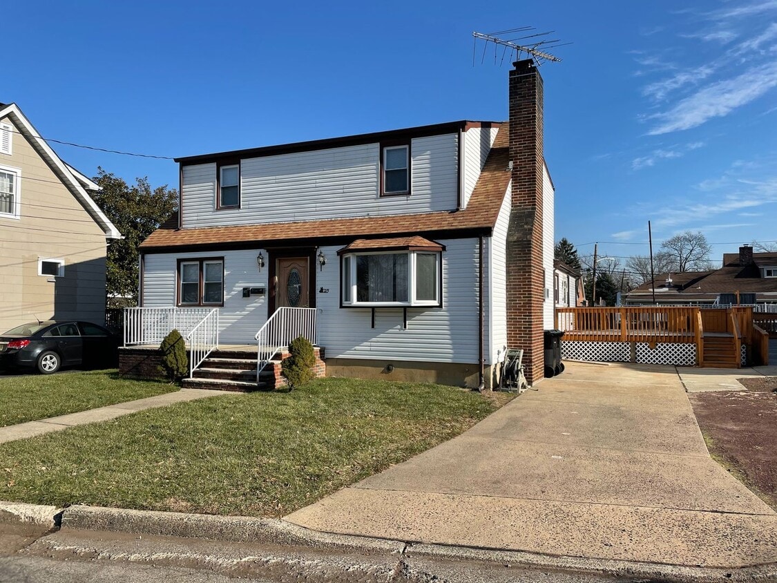 Primary Photo - 215 Karsey St