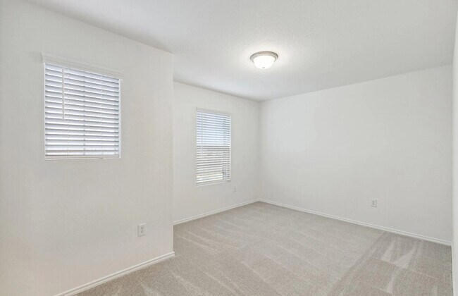 Foto del edificio - 1821 Grassland Dr