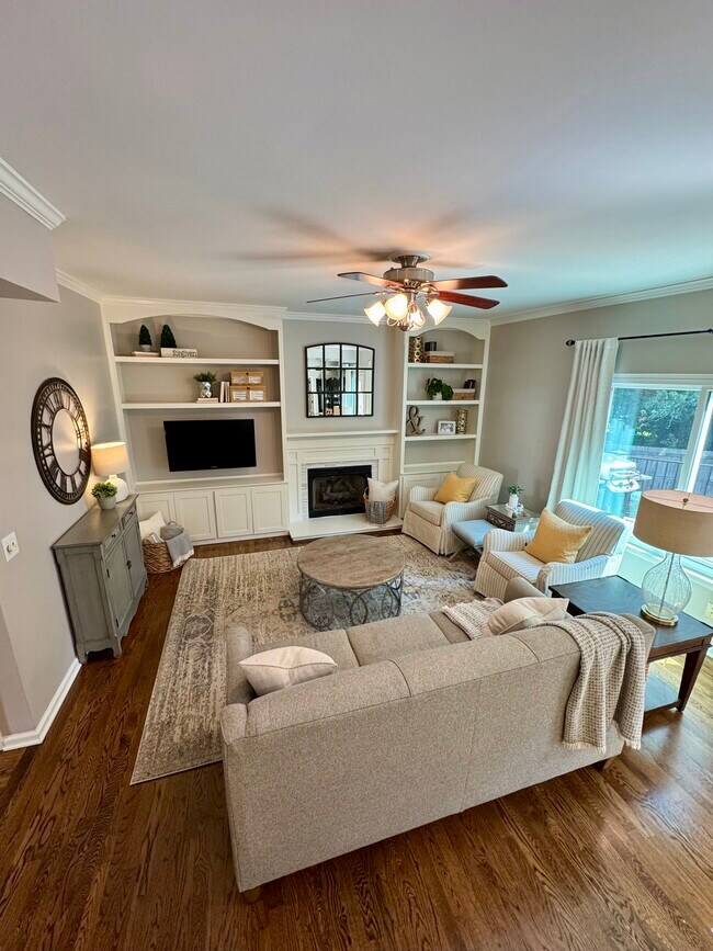 Foto del edificio - 137 Golden Meadow Ln