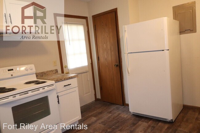 Building Photo - 2 br, 1 bath House - 305 W 1st St