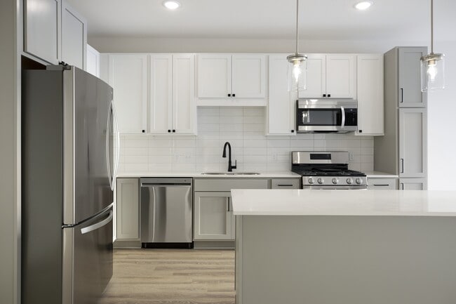 Kitchen - Risor of St. Louis Park - Active Adult 55+