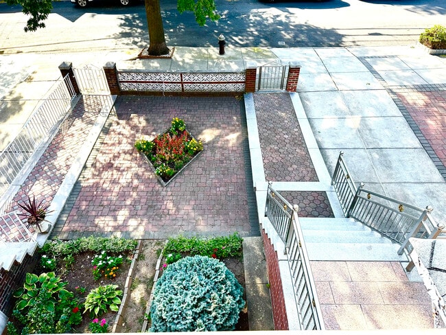 Foto del edificio - 6653 79th St