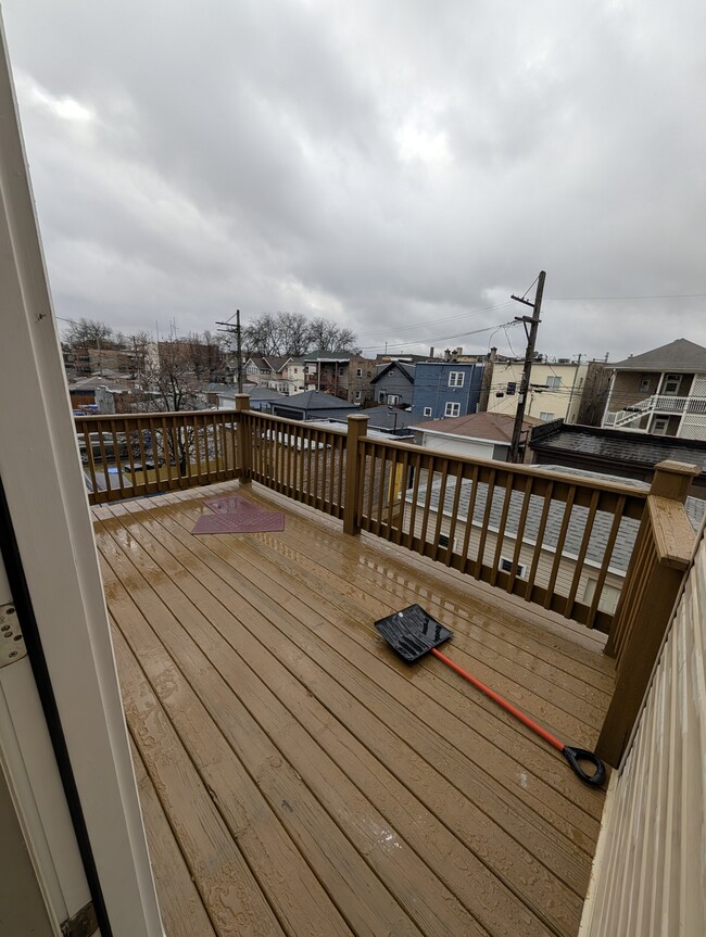 Building Photo - 4742 N Sawyer Ave