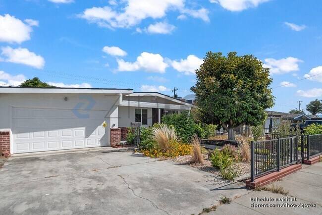 Building Photo - 3350 Pepper Tree Ln